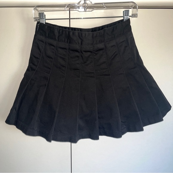 Brandy Melville J Galt Mini Tennis Skirt - Picture 2 of 6
